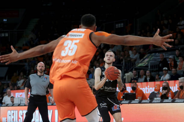 更是一次外 更是一次外